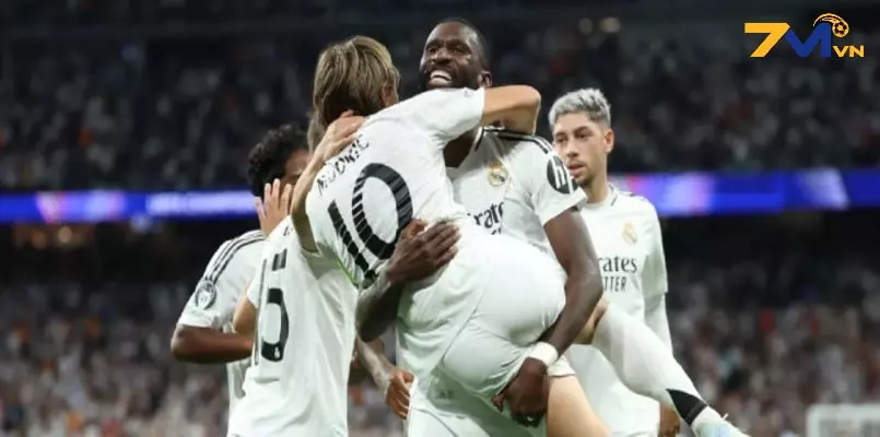 Sự đối địch đầy duyên nợ của Real Madrid với CLB bóng đá Barcelona